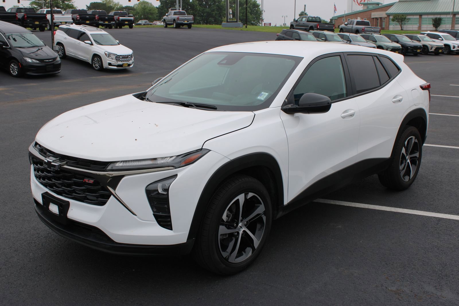 Used 2024 Chevrolet Trax RS w/ Driver Confidence Package FWD image 4