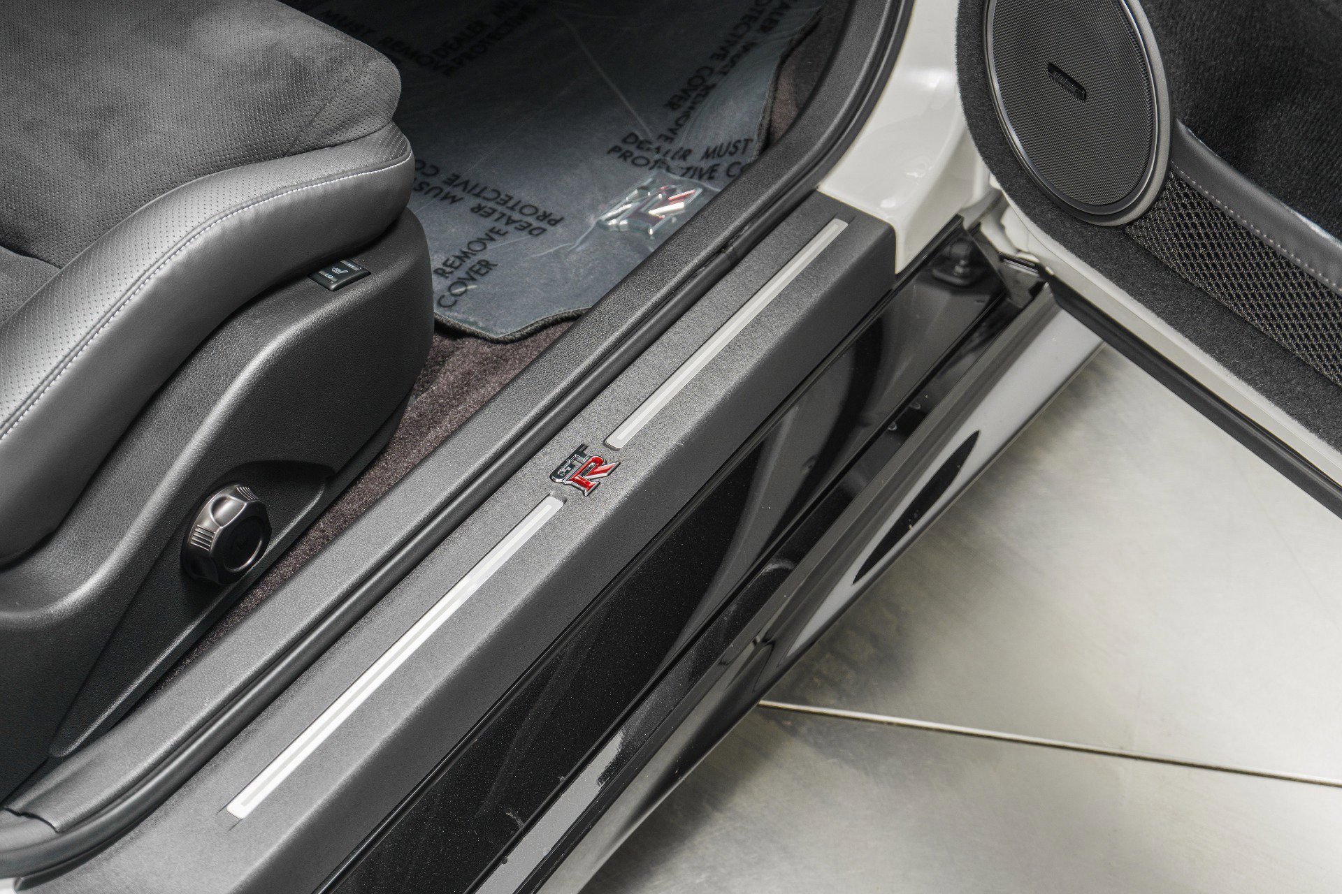 Used 2020 Nissan GT-R Premium image 31