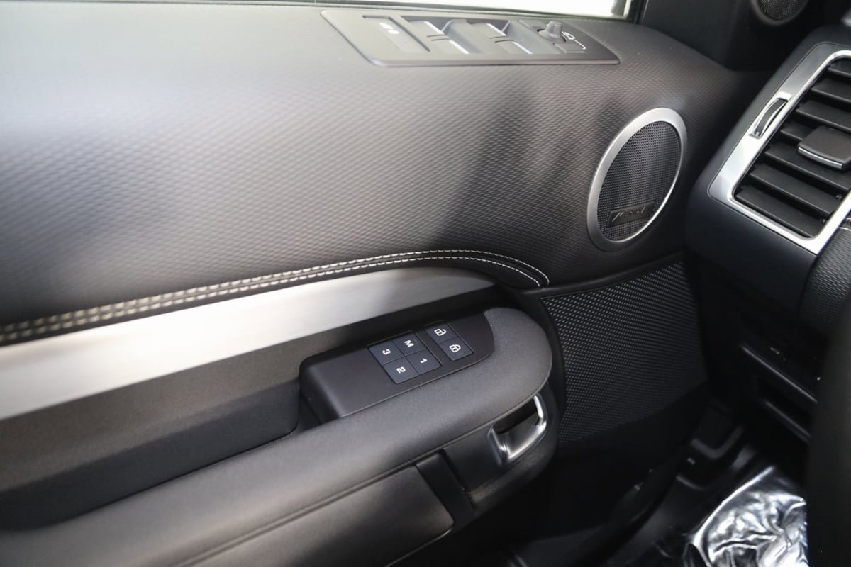 Used 2023 Land Rover Discovery S R-Dynamic image 35