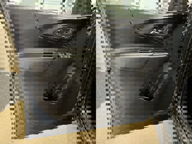 Used 2023 Chevrolet Equinox LT image 23