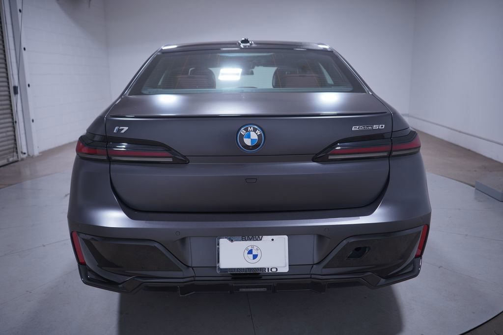 Used 2025 BMW i7 eDrive50 w/ M Sport Package image 5