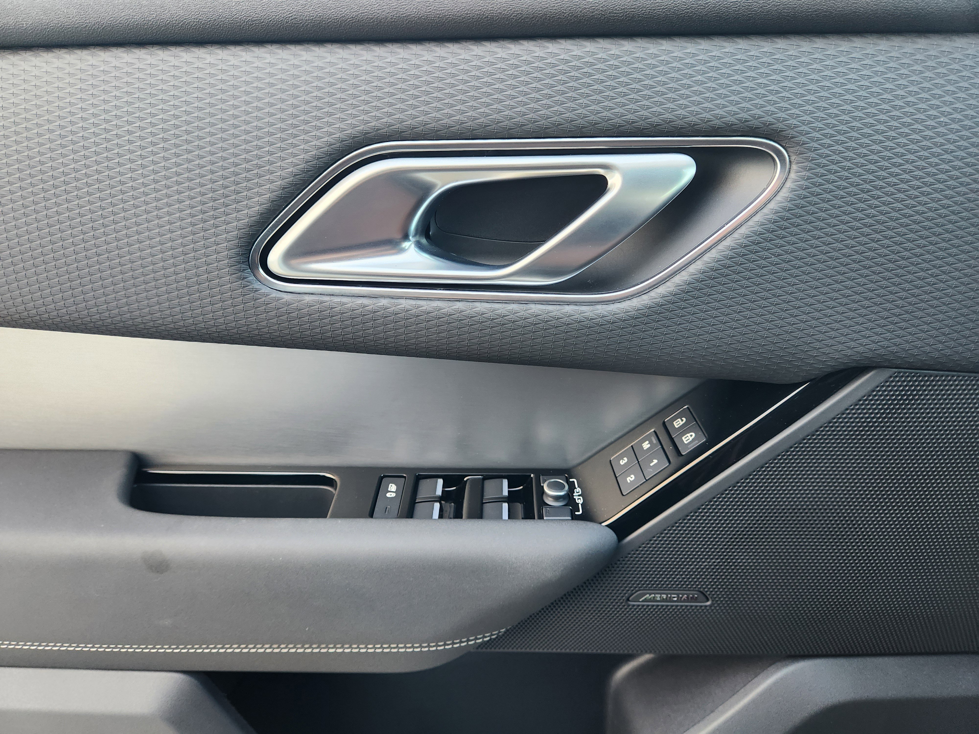 Certified 2022 Land Rover Range Rover Velar R-Dynamic S image 24