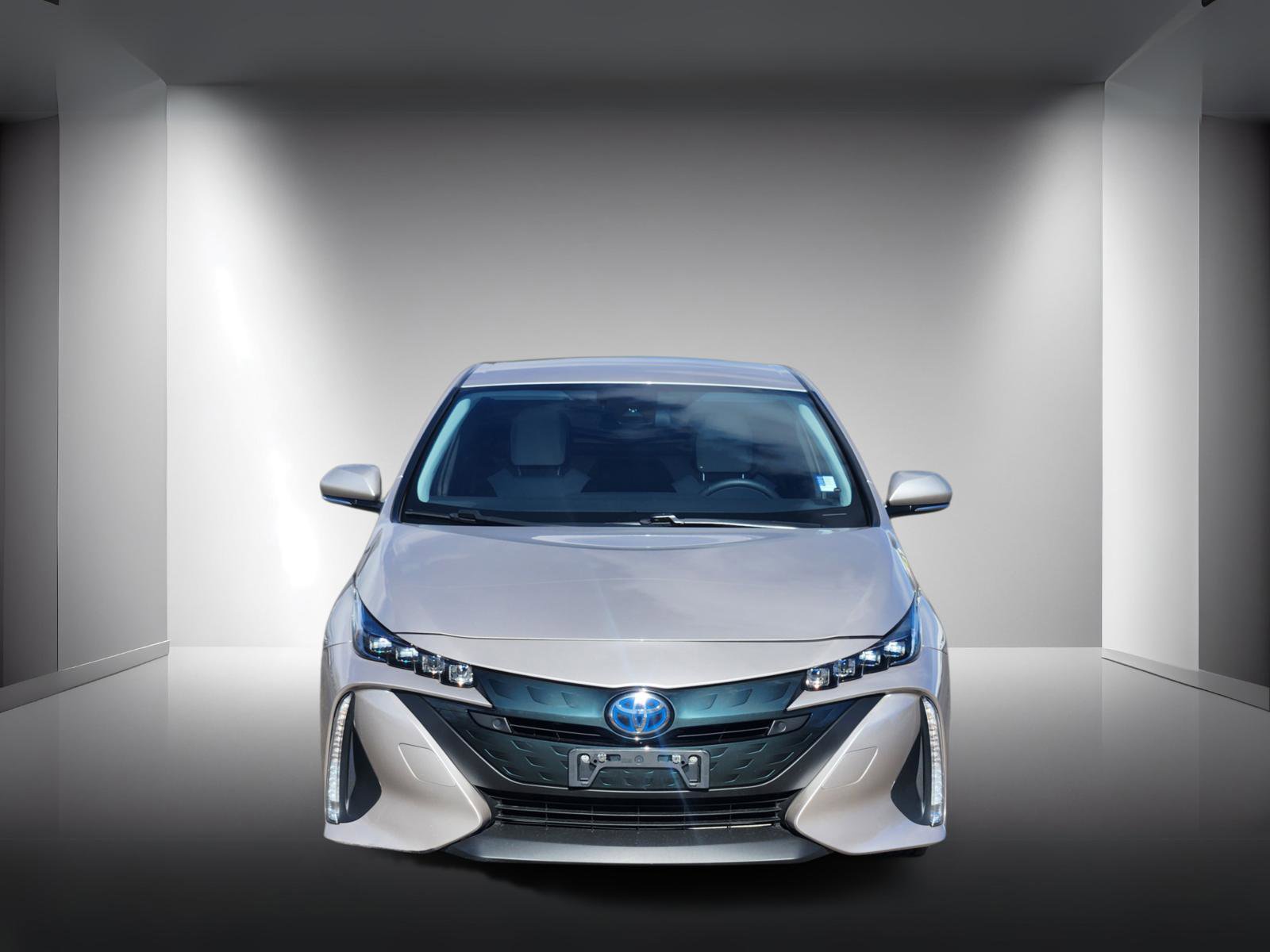 Used 2018 Toyota Prius Prime Premium image 5