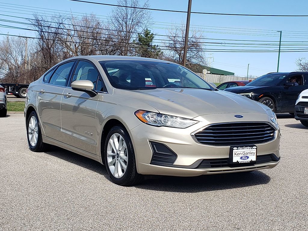 Certified 2019 Ford Fusion SE image 3