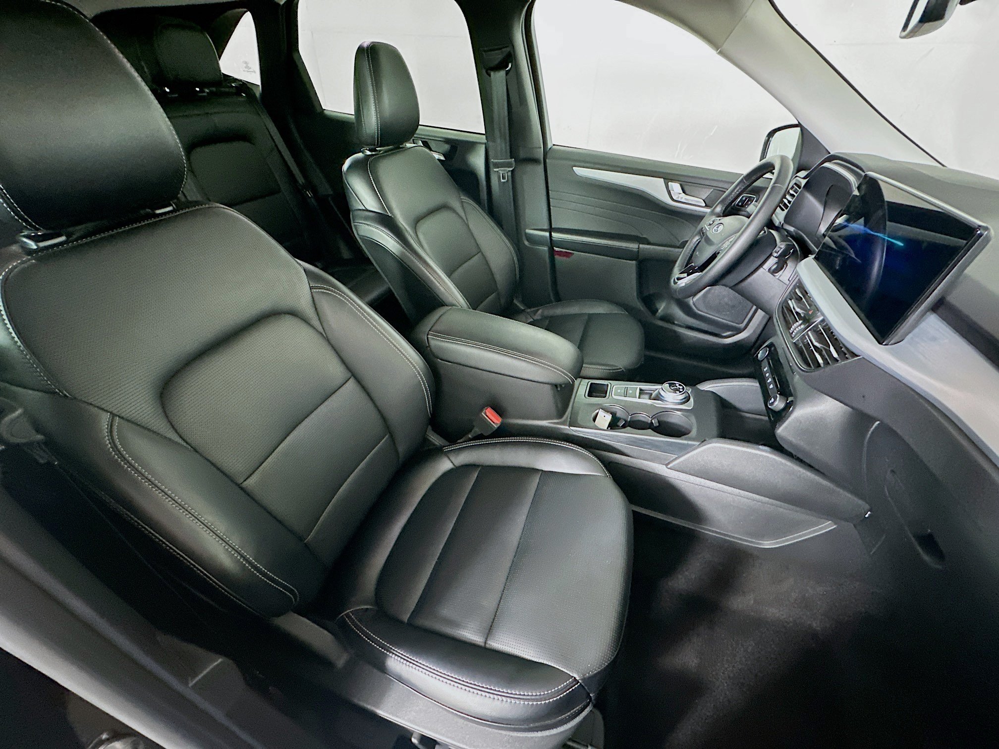 Used 2025 Ford Escape Platinum AWD/4WD image 33