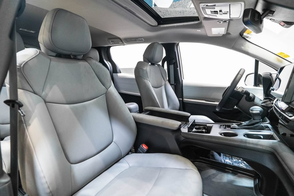 Certified 2025 Toyota Sienna XLE w/ XLE Plus Package FWD image 15