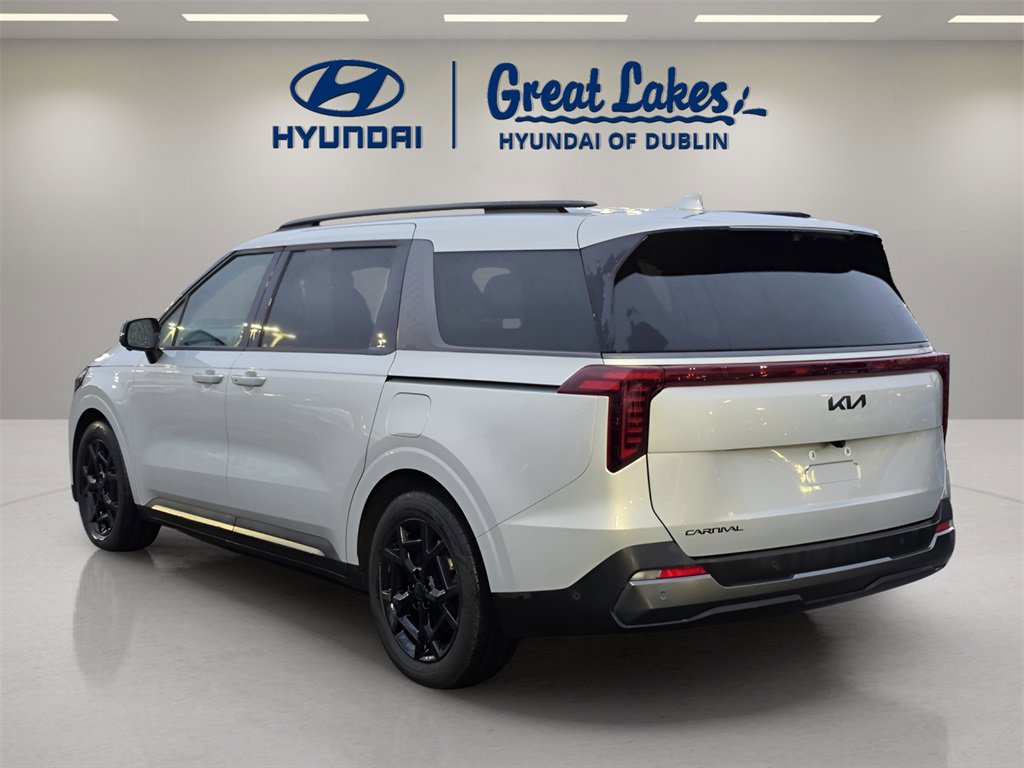 Used 2025 Kia Carnival SX Prestige image 3