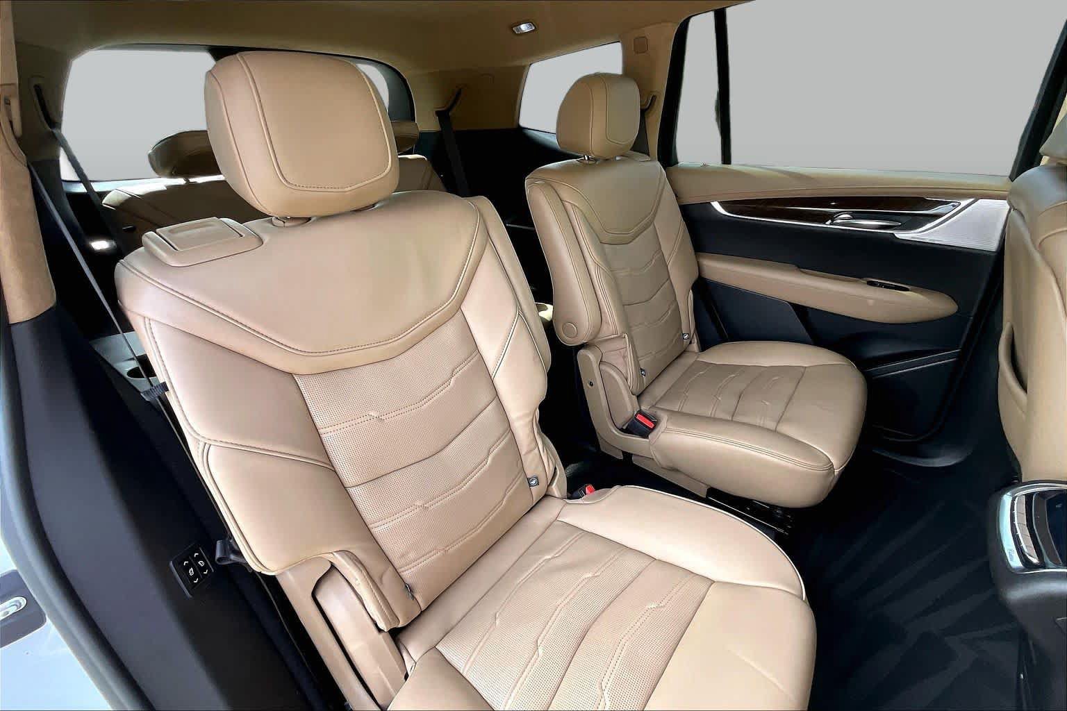 Used 2021 Cadillac XT6 Premium Luxury w/ Platinum Package FWD image 17