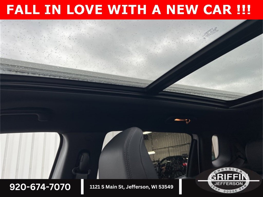 New 2025 Jeep Compass Latitude w/ Sun & Sound Group image 24