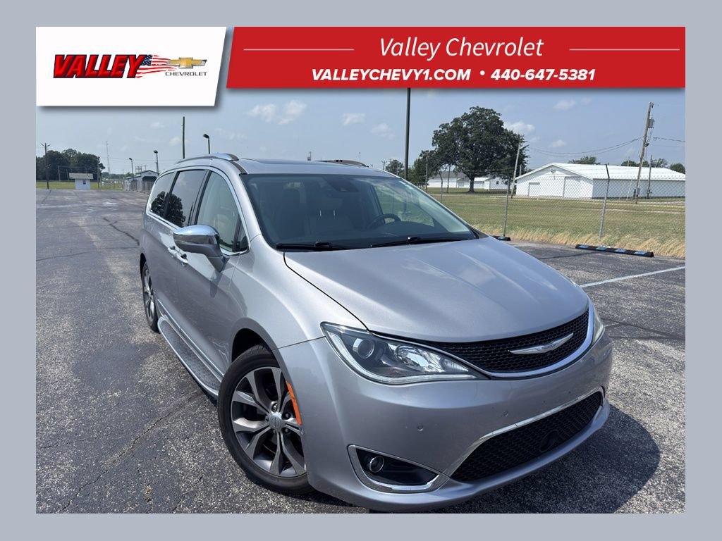 Used 2017 Chrysler Pacifica Limited w/ Advanced Safetytec Group FWD image 1
