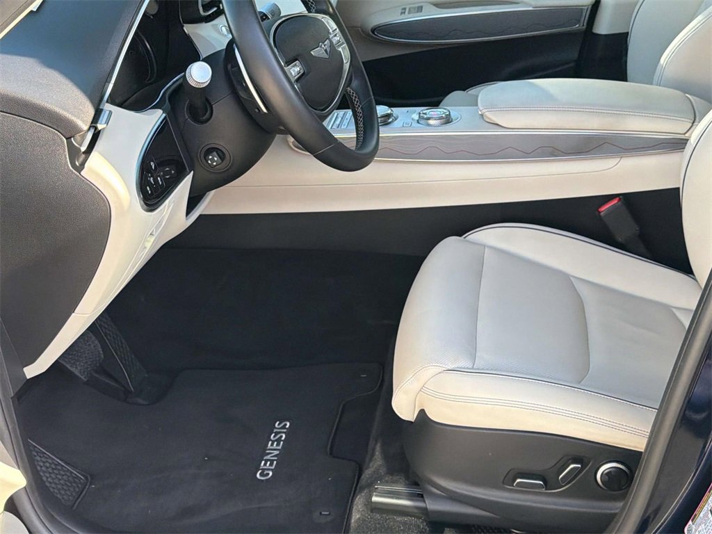 Used 2024 Genesis GV70 2.5T w/ Advanced Package image 30