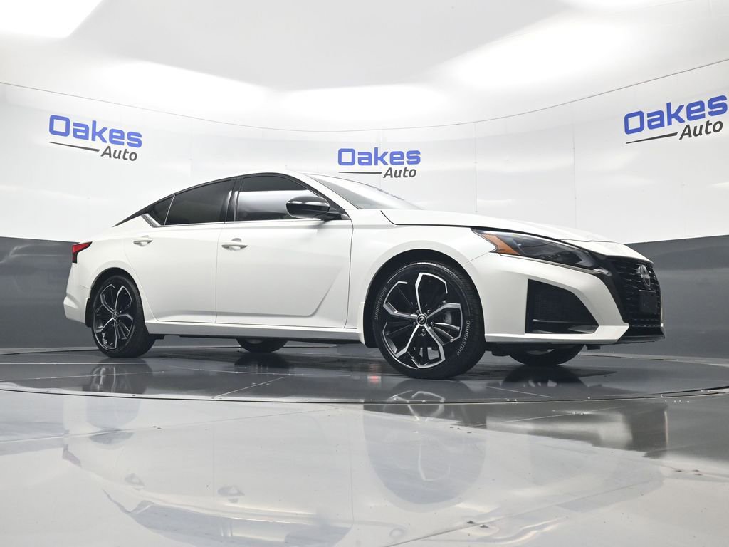 Used 2024 Nissan Altima 2.5 SR w/ SR Premium Package image 37