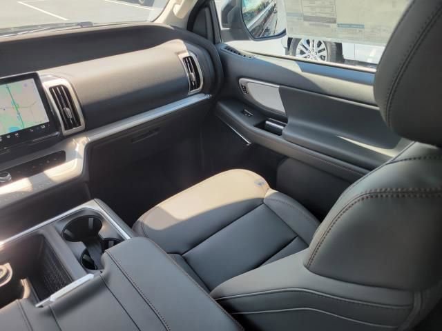 New 2025 Ford Expedition Active image 18