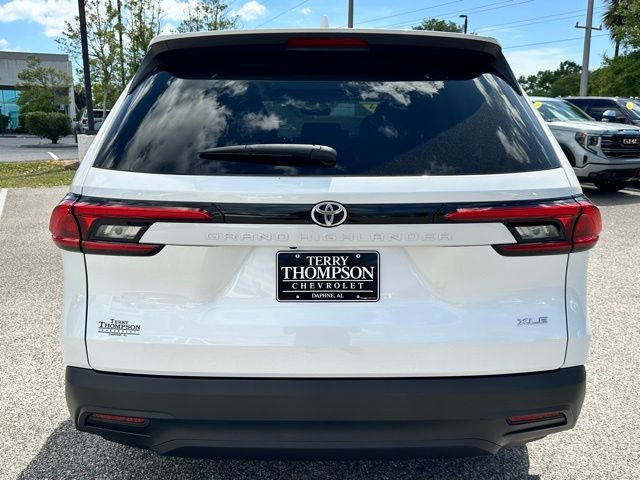 Used 2024 Toyota Grand Highlander XLE image 3
