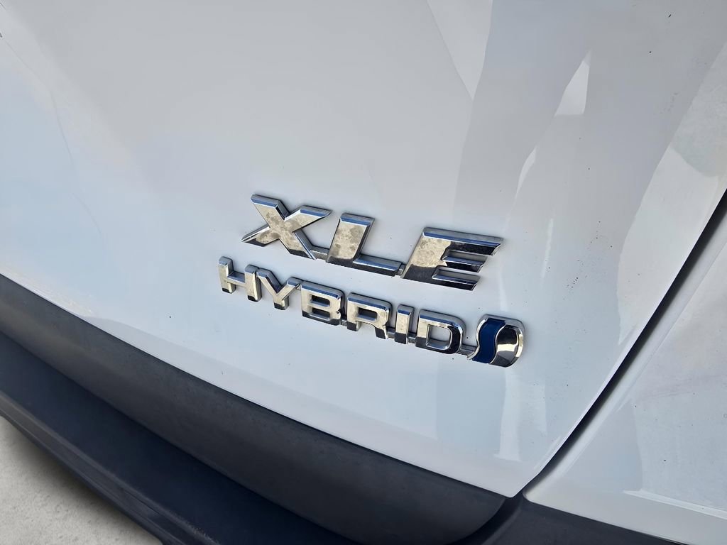 Used 2021 Toyota RAV4 XLE w/ Convenience Package image 11