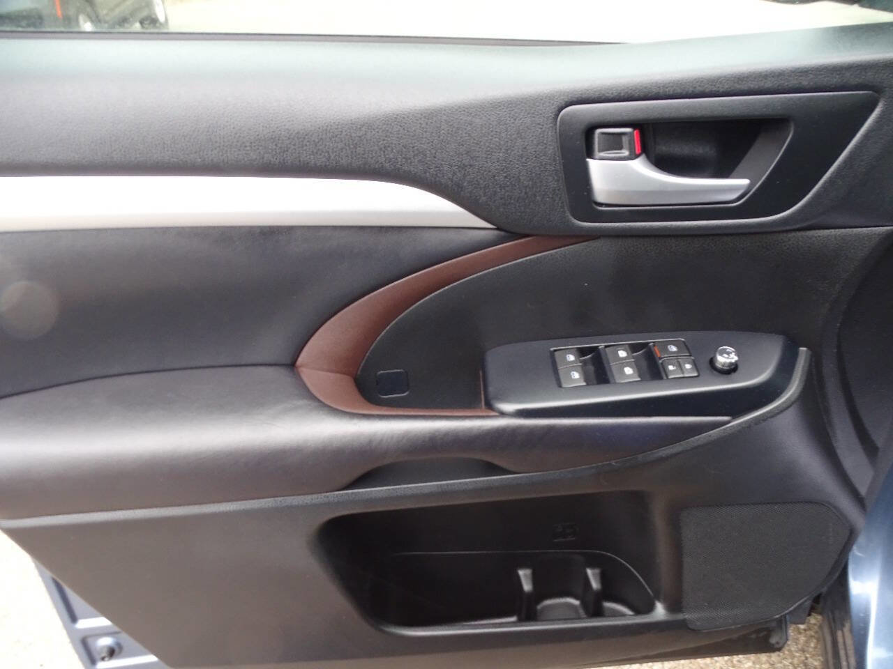 Used 2017 Toyota Highlander XLE image 17