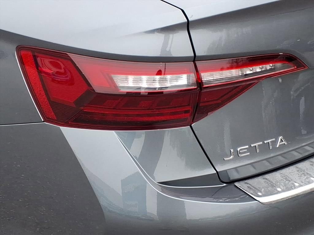 Used 2023 Volkswagen Jetta Sport image 9
