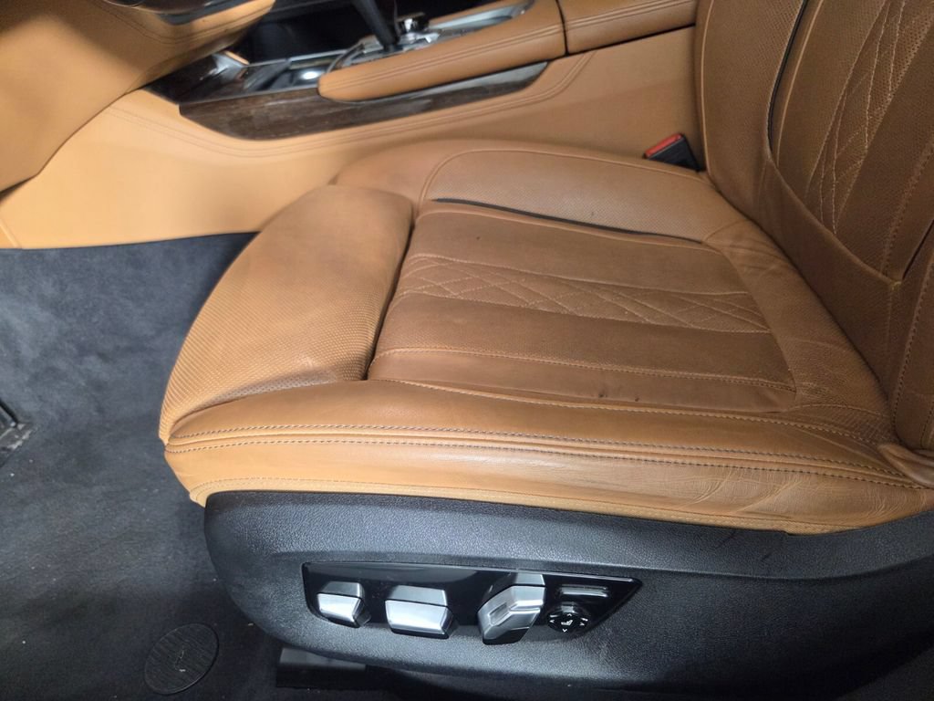 Used 2020 BMW 750i xDrive w/ Autobahn Package AWD/4WD image 10