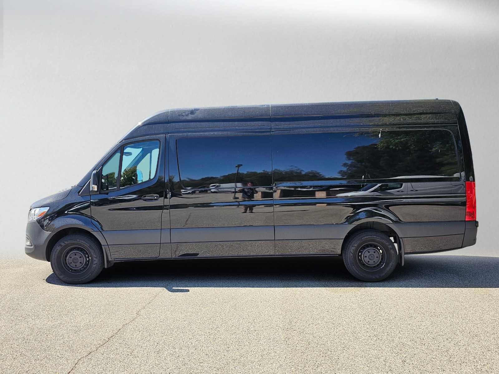Used 2025 Mercedes-Benz Sprinter 2500 image 6