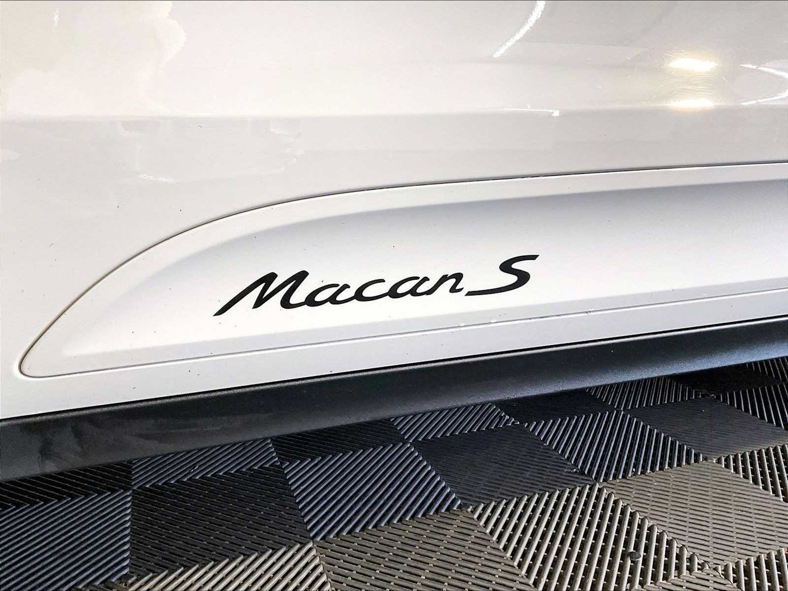 Certified 2021 Porsche Macan S AWD/4WD image 19