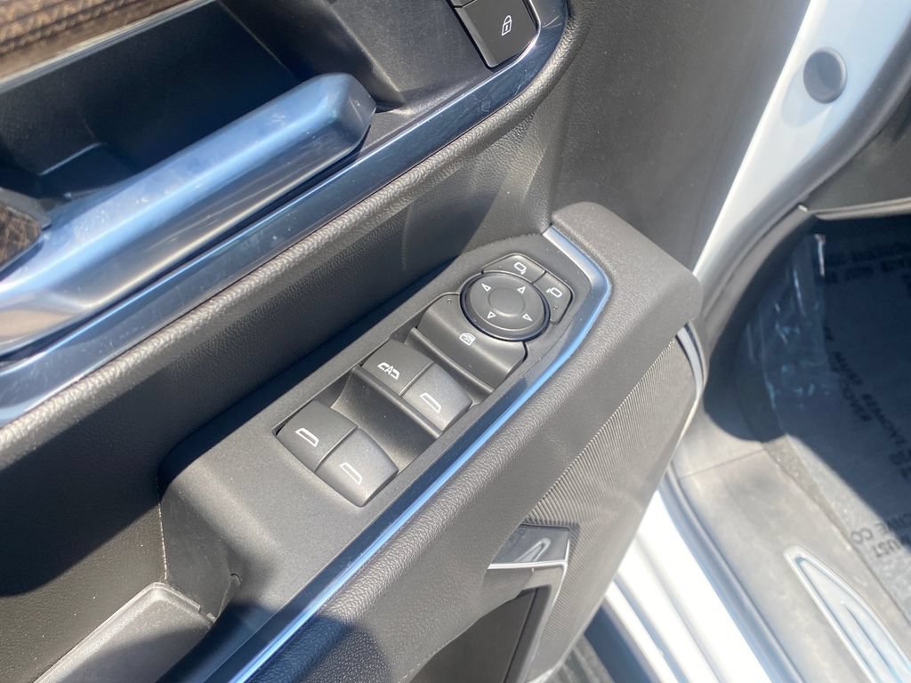 Used 2025 Chevrolet Silverado 1500 LT AWD/4WD image 11