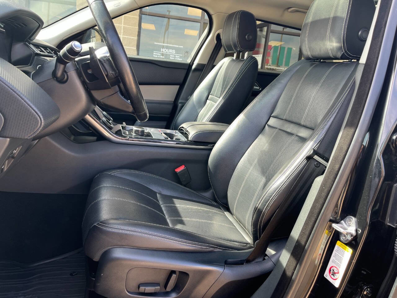 Used 2018 Land Rover Range Rover Velar S image 9