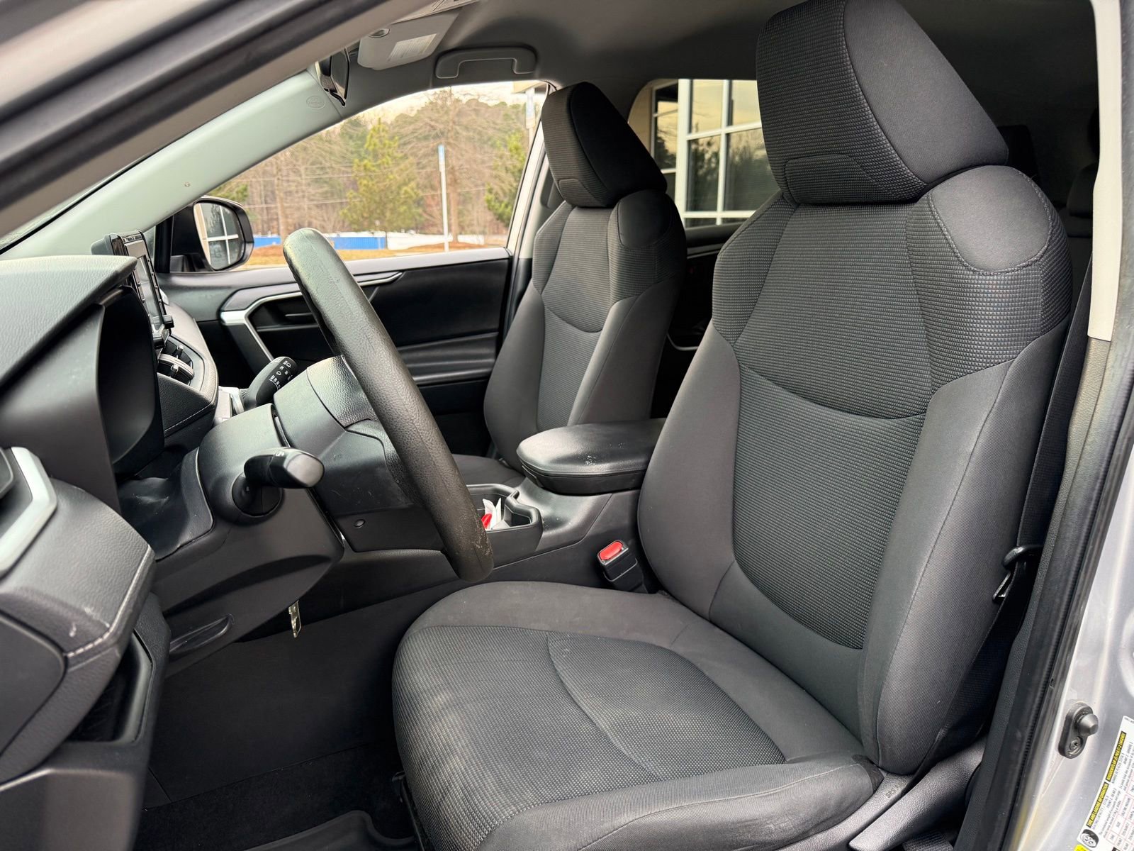 Used 2021 Toyota RAV4 LE image 34