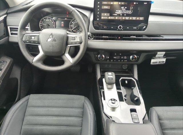 New 2026 Mitsubishi Outlander AWD image 17