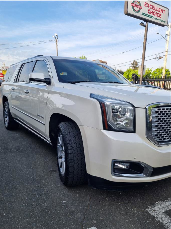 Used 2015 GMC Yukon XL Denali w/ Premium Package AWD/4WD image 8