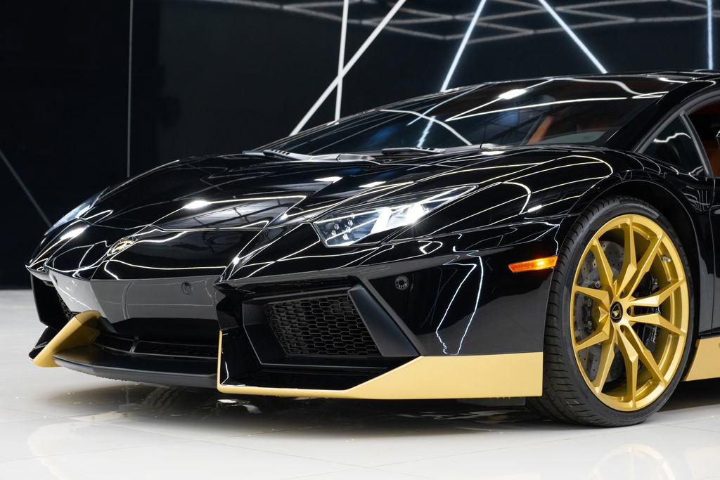 Used 2017 Lamborghini Aventador LP 700-4 image 4