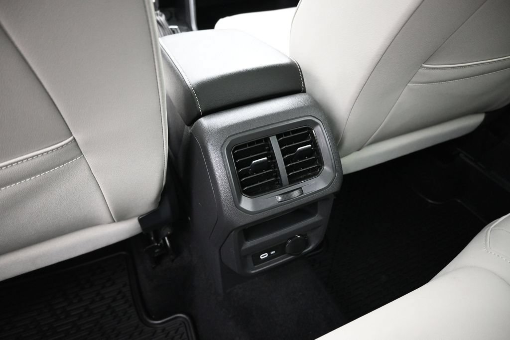 Used 2021 Volkswagen Tiguan SEL FWD image 21