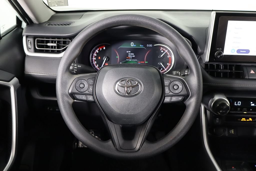 Used 2025 Toyota RAV4 XLE FWD image 7