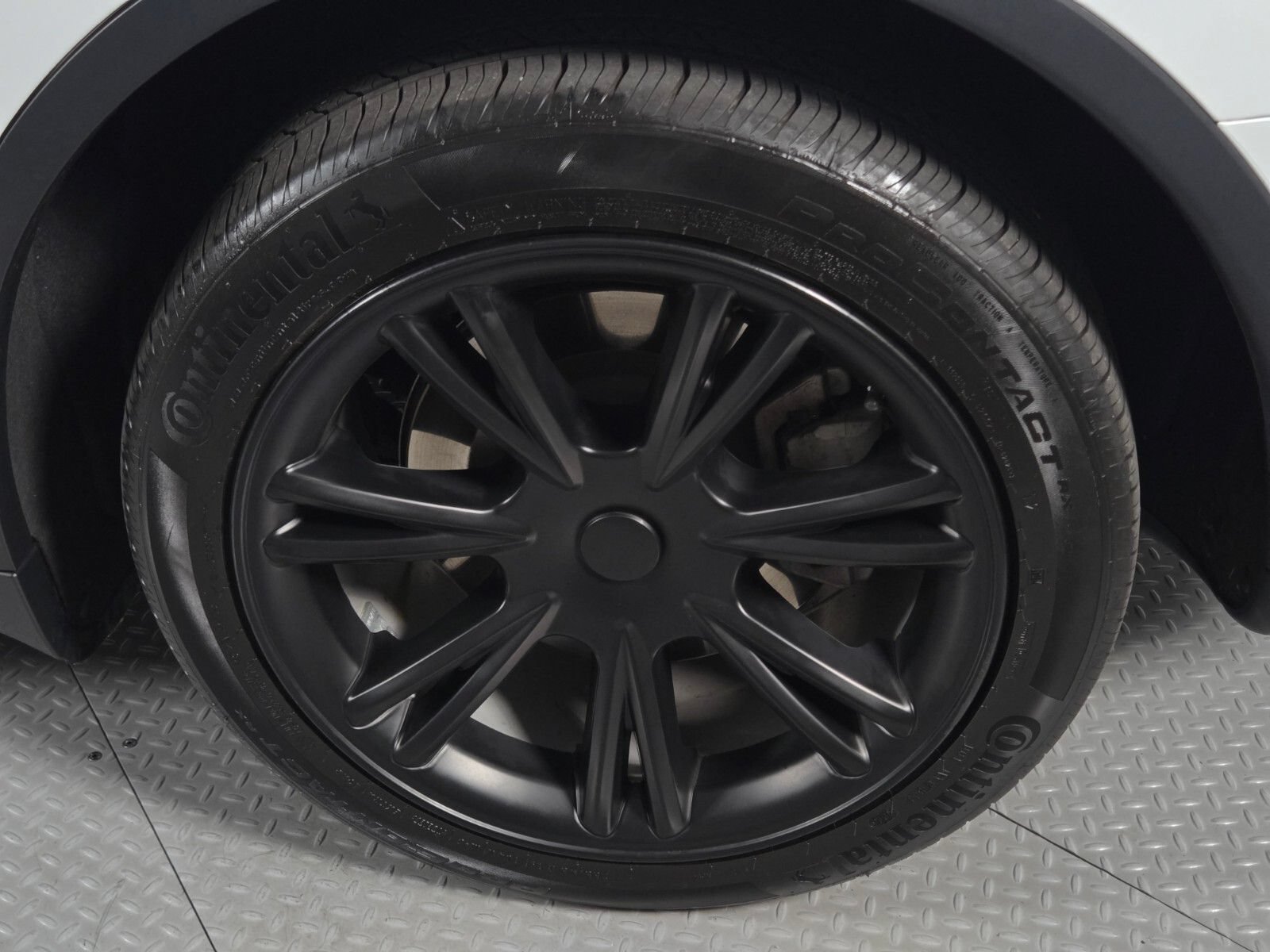Used 2023 Tesla Model Y Long Range AWD/4WD image 10