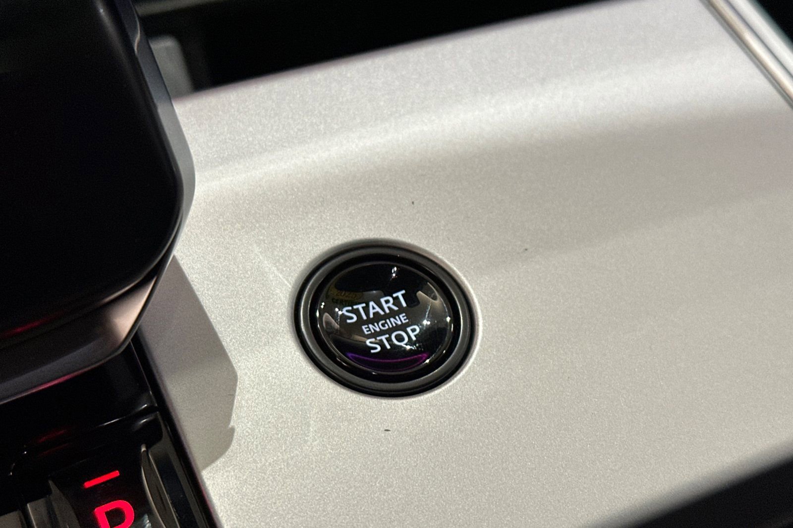 Used 2025 Land Rover Range Rover SV image 25