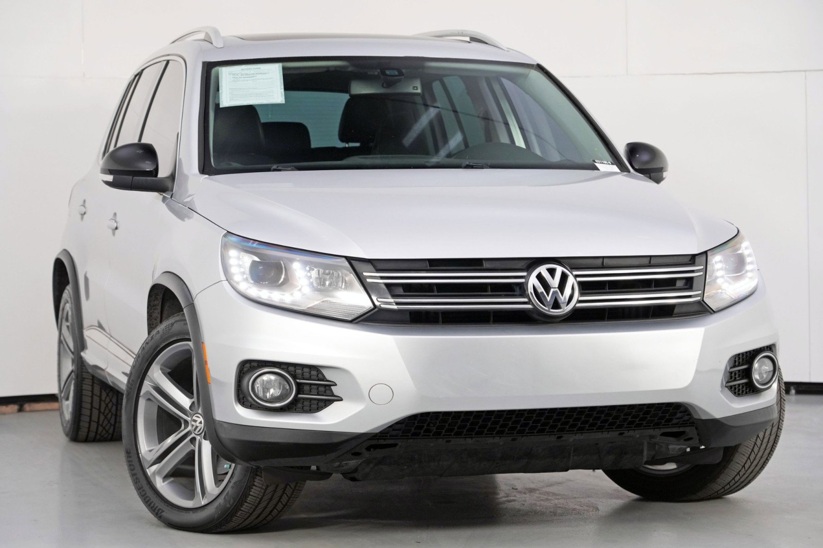 Used 2017 Volkswagen Tiguan Sport image 2