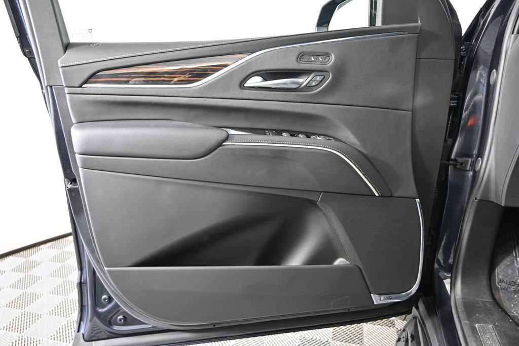 Used 2024 Cadillac Escalade ESV Luxury w/ LPO, Floor Liner Package AWD/4WD image 19