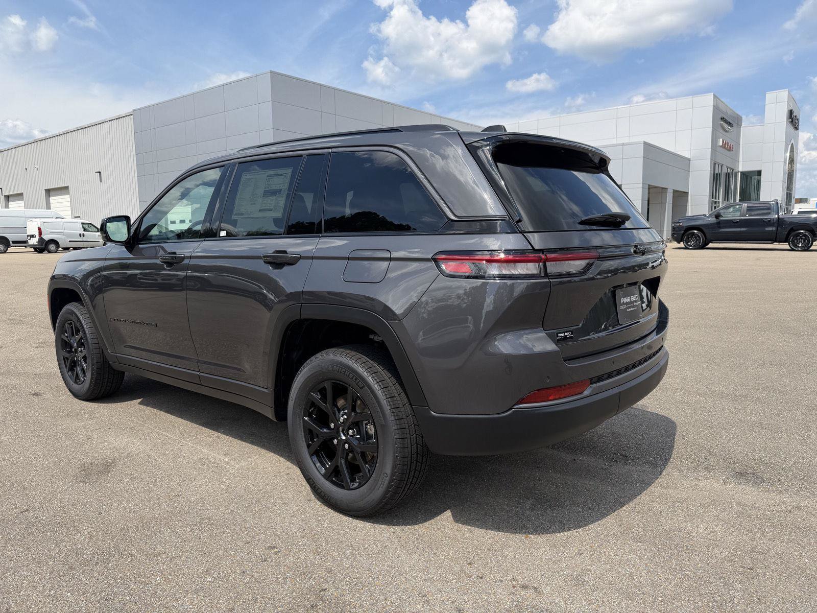 New 2026 Jeep Grand Cherokee Altitude RWD image 4