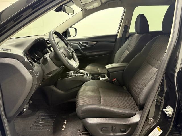Used 2020 Nissan Rogue SV FWD image 13