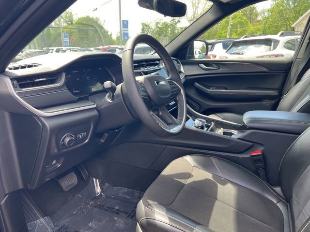Used 2025 Jeep Grand Cherokee L Altitude AWD/4WD image 2