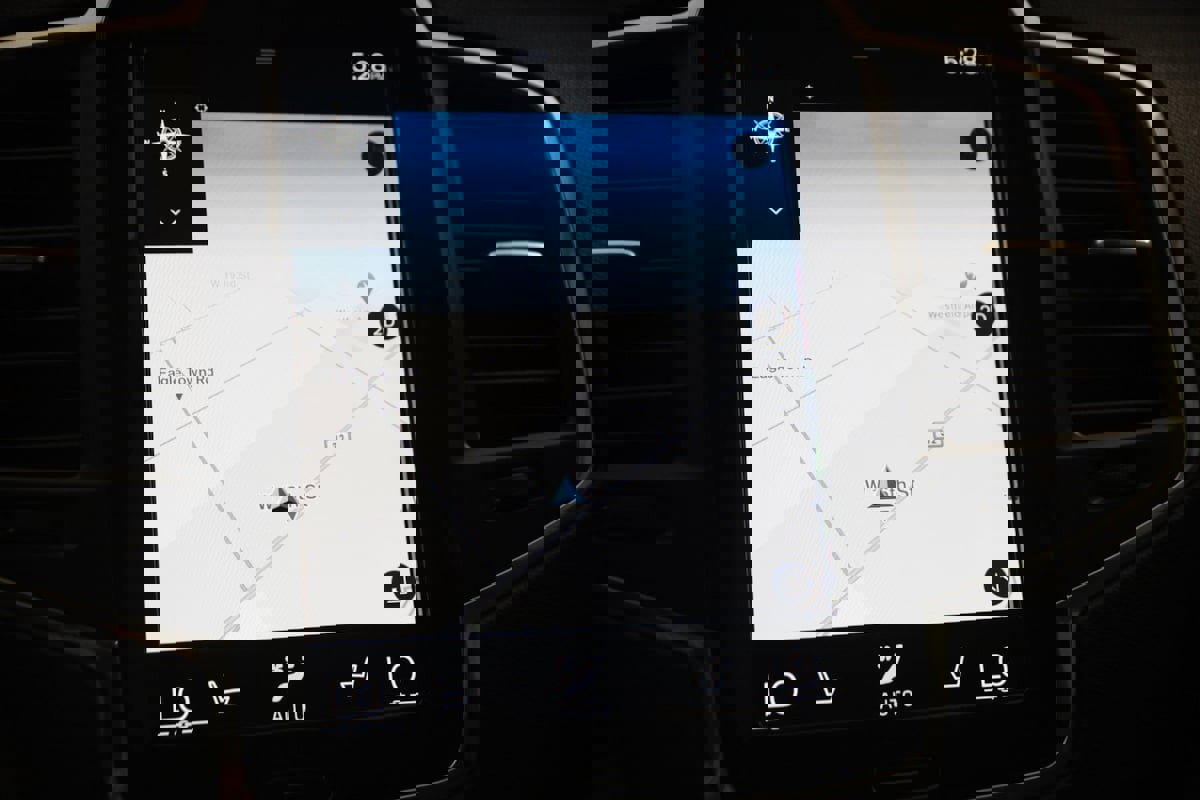 Used 2022 Volvo XC90 T6 Momentum w/ Climate Package image 9