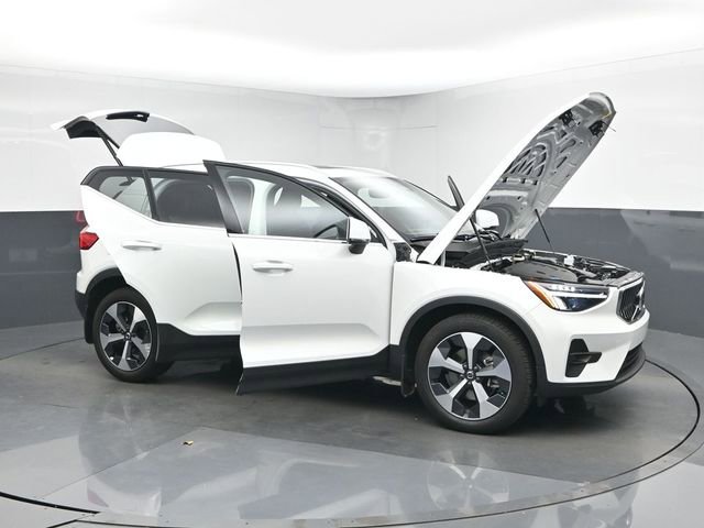 Used 2023 Volvo XC40 B4 Plus w/ Protection Package Premier image 51