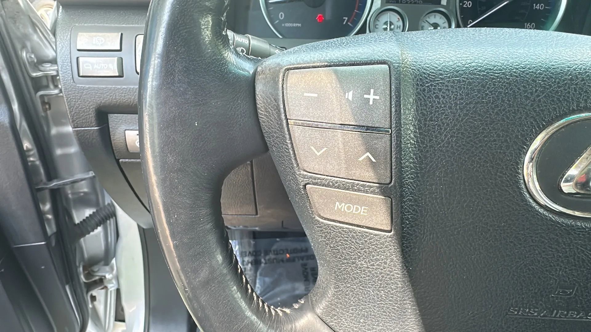 Used 2011 Lexus LX 570 4WD w/ Luxury Pkg image 33