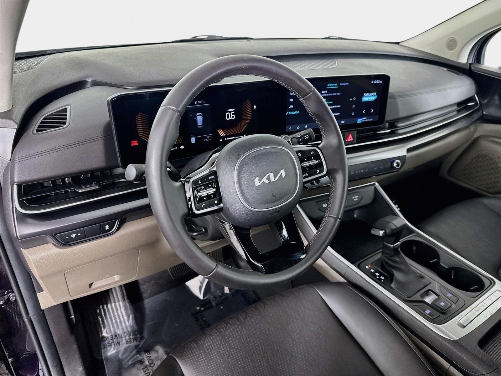 Certified 2025 Kia Carnival FWD image 9