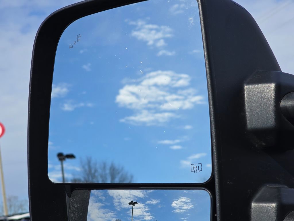 Used 2024 Nissan Titan SV w/ SV Convenience Package image 21