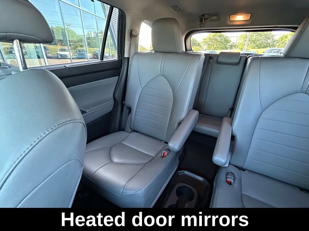 Used 2023 Toyota Highlander XLE FWD image 12