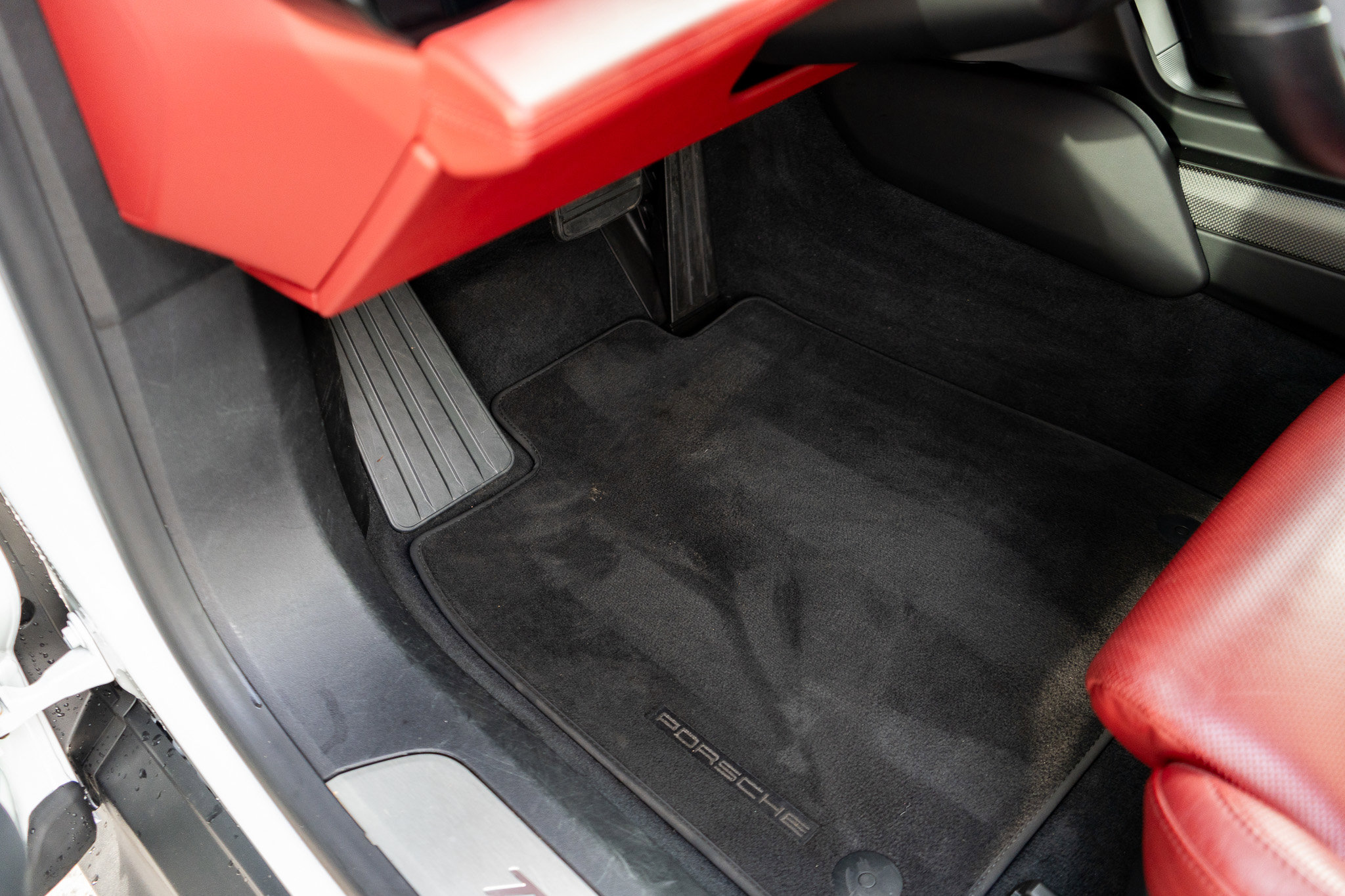 Used 2020 Porsche Taycan 4S image 20