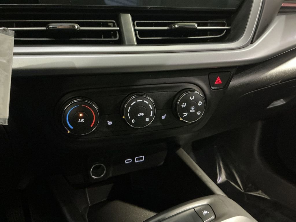 Used 2025 Chevrolet Trax RS w/ Driver Confidence Package image 29