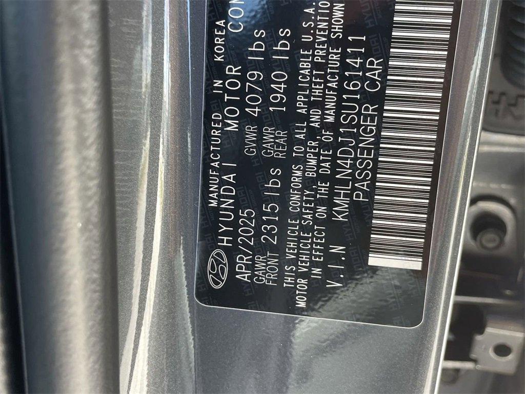 New 2025 Hyundai Elantra Limited image 35