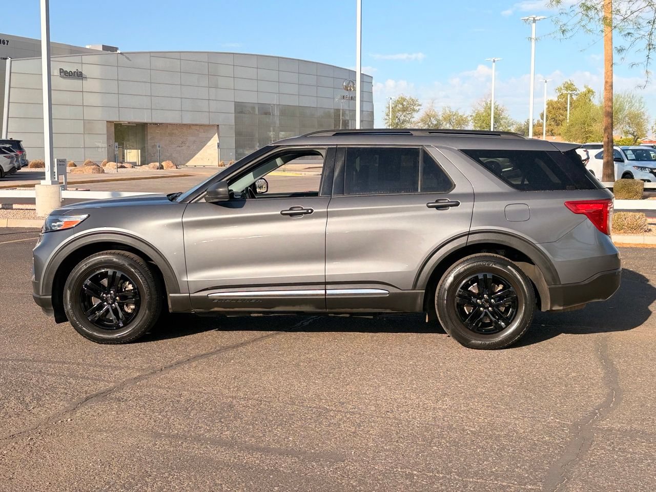 Used 2023 Ford Explorer XLT w/ Equipment Group 202A RWD image 3