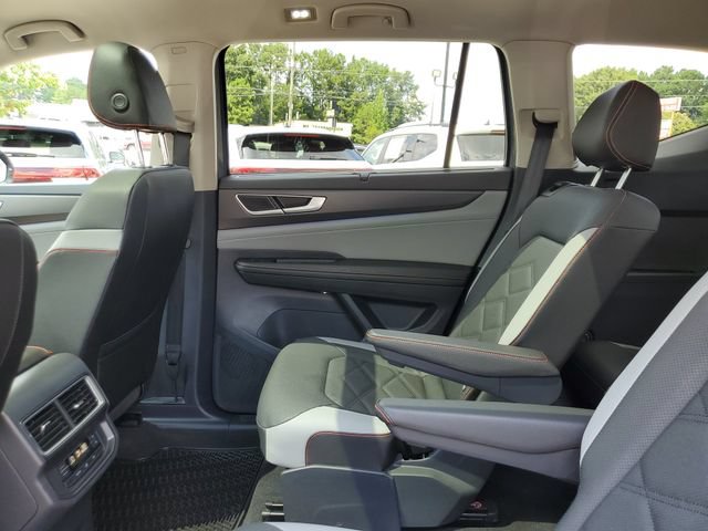 Certified 2025 Volkswagen Atlas Peak Edition SE AWD/4WD image 16